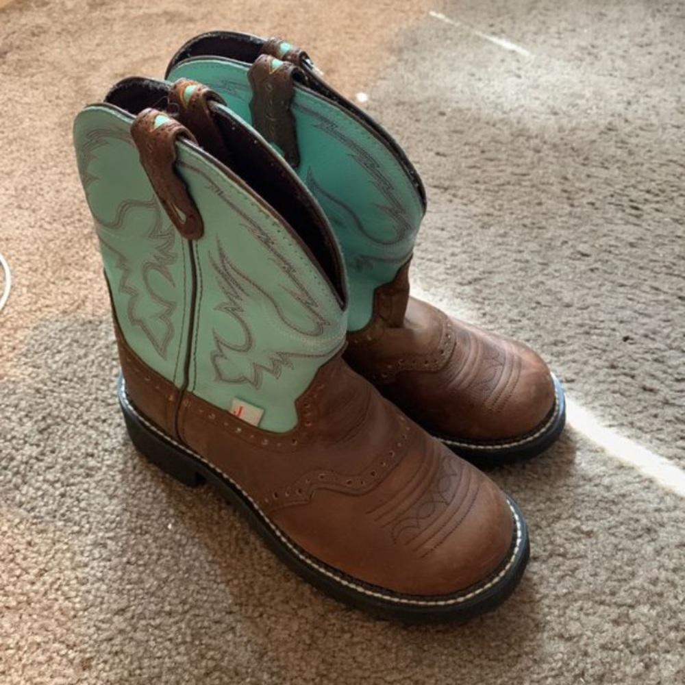Justin boots ! ~super cute